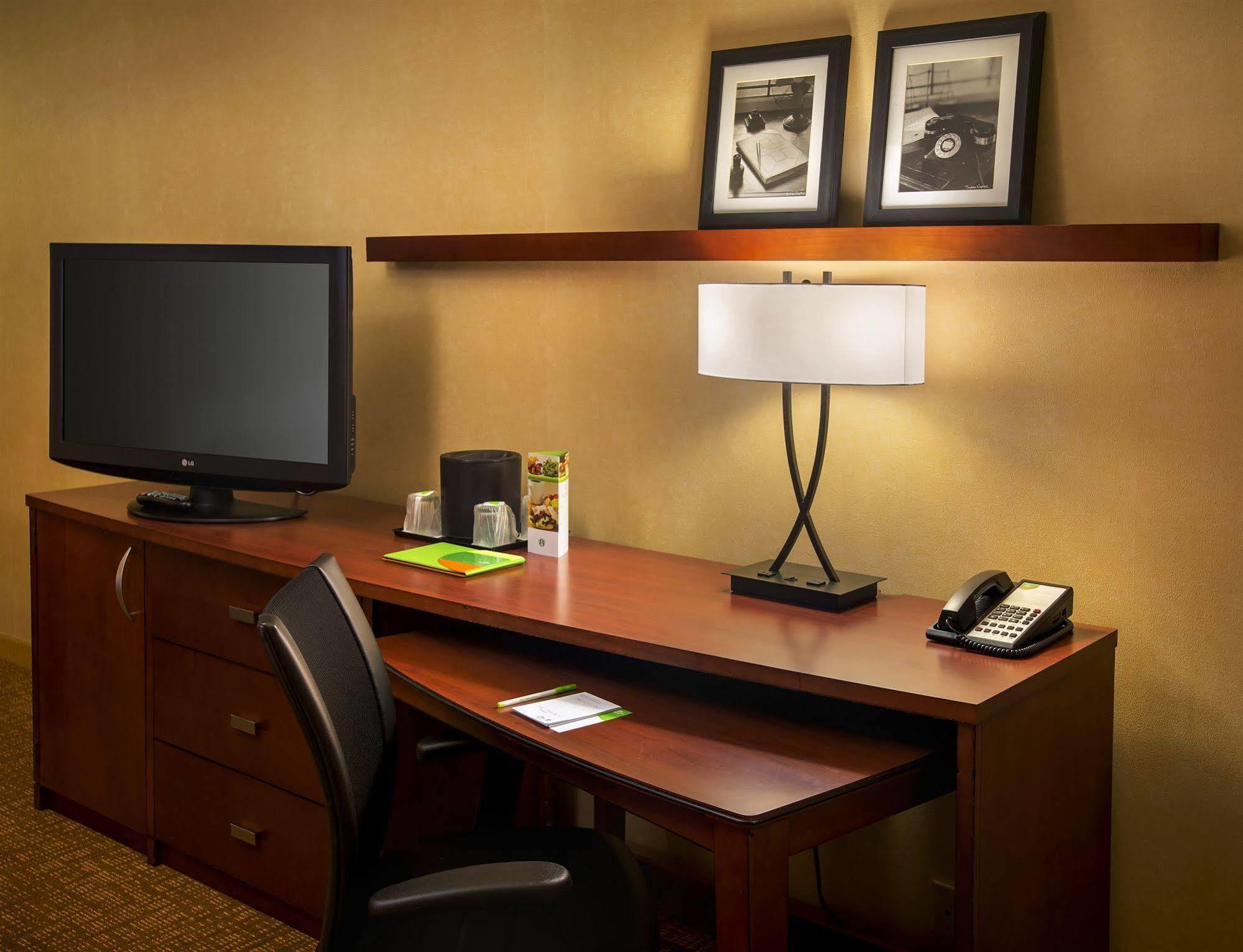 Courtyard By Marriott Poughkeepsie Exterior foto